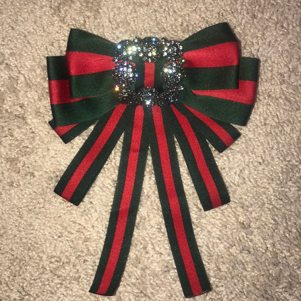 Bow brooch.